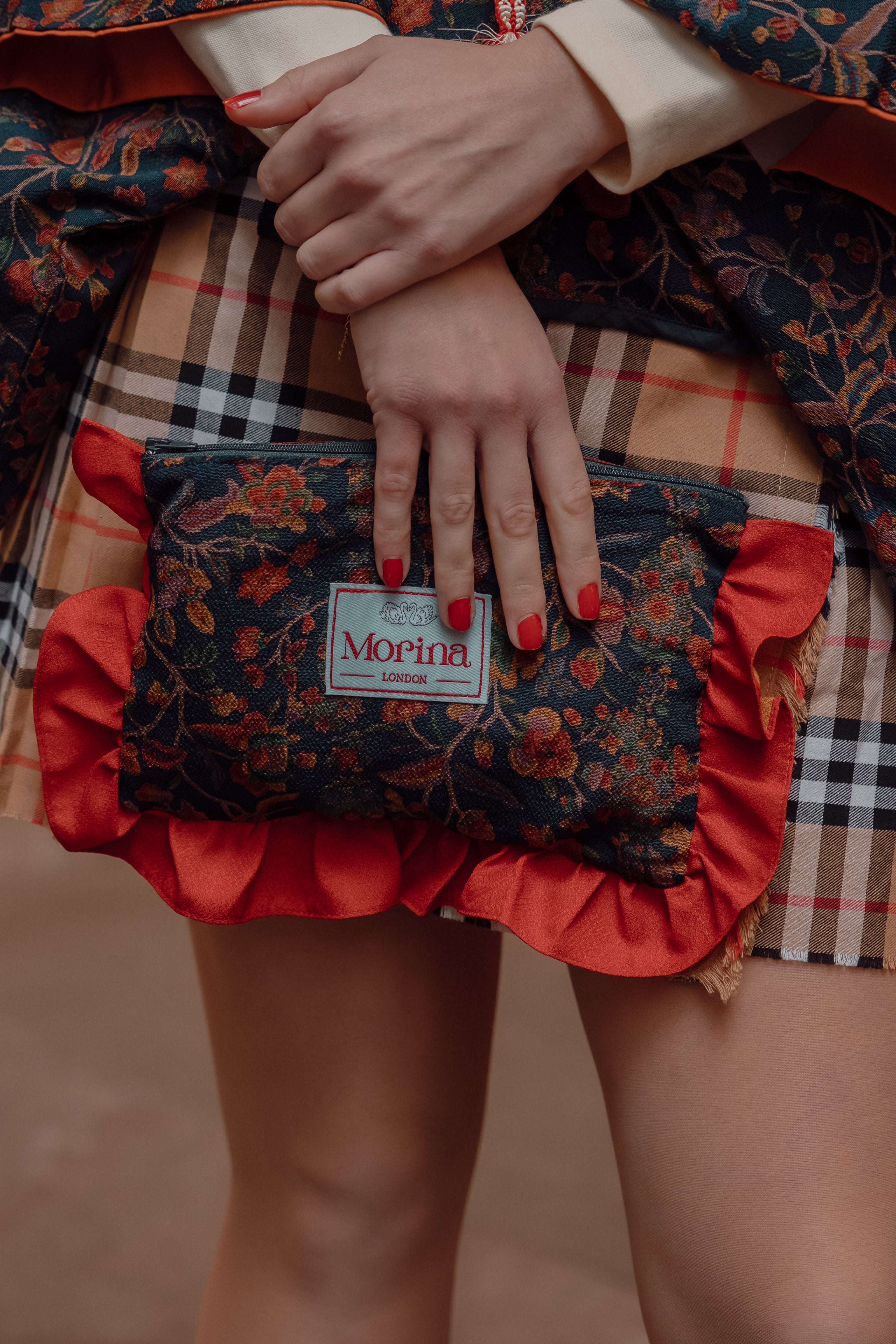 Frill kimono pouch / Navy Floral × Red